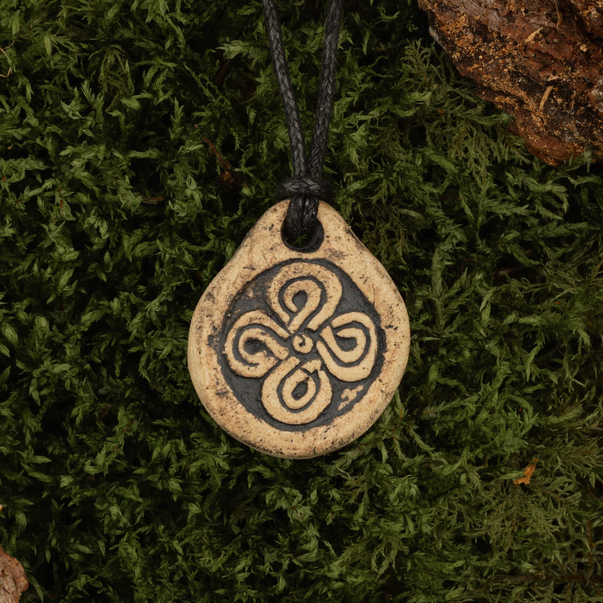 Four-leaf clover Ceramic Pendant - Image 2