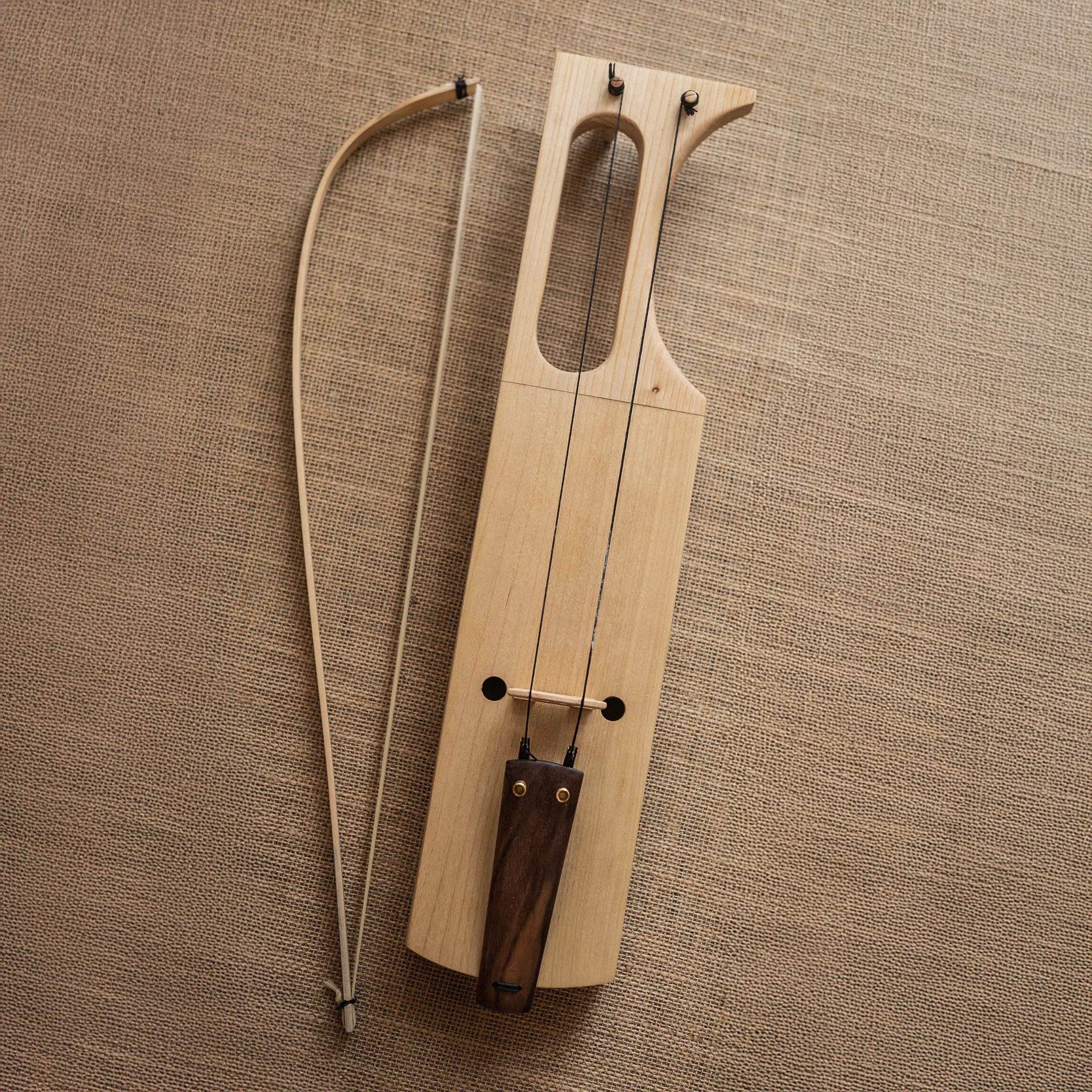 Jouhikko, 2 Strings