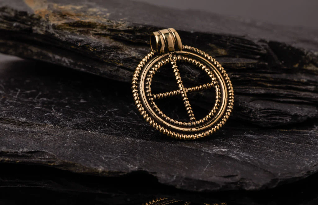 Premium King’s Field Pendant, Bronze - Image 4