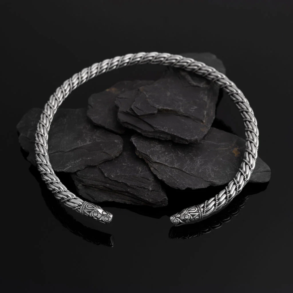 Premium Neck Ring, Silver