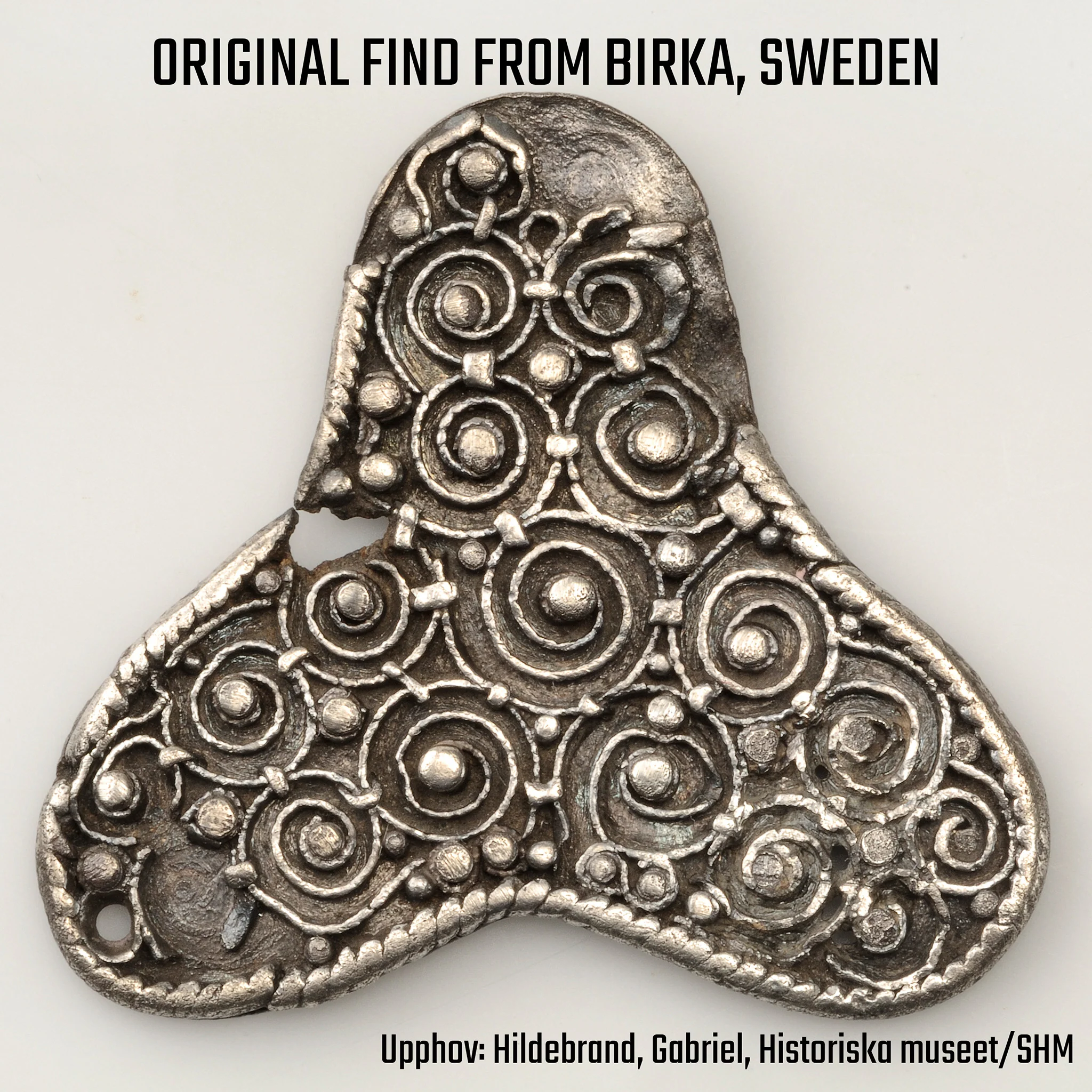 Premium Threefoil Brooch, Bronze - Image 5