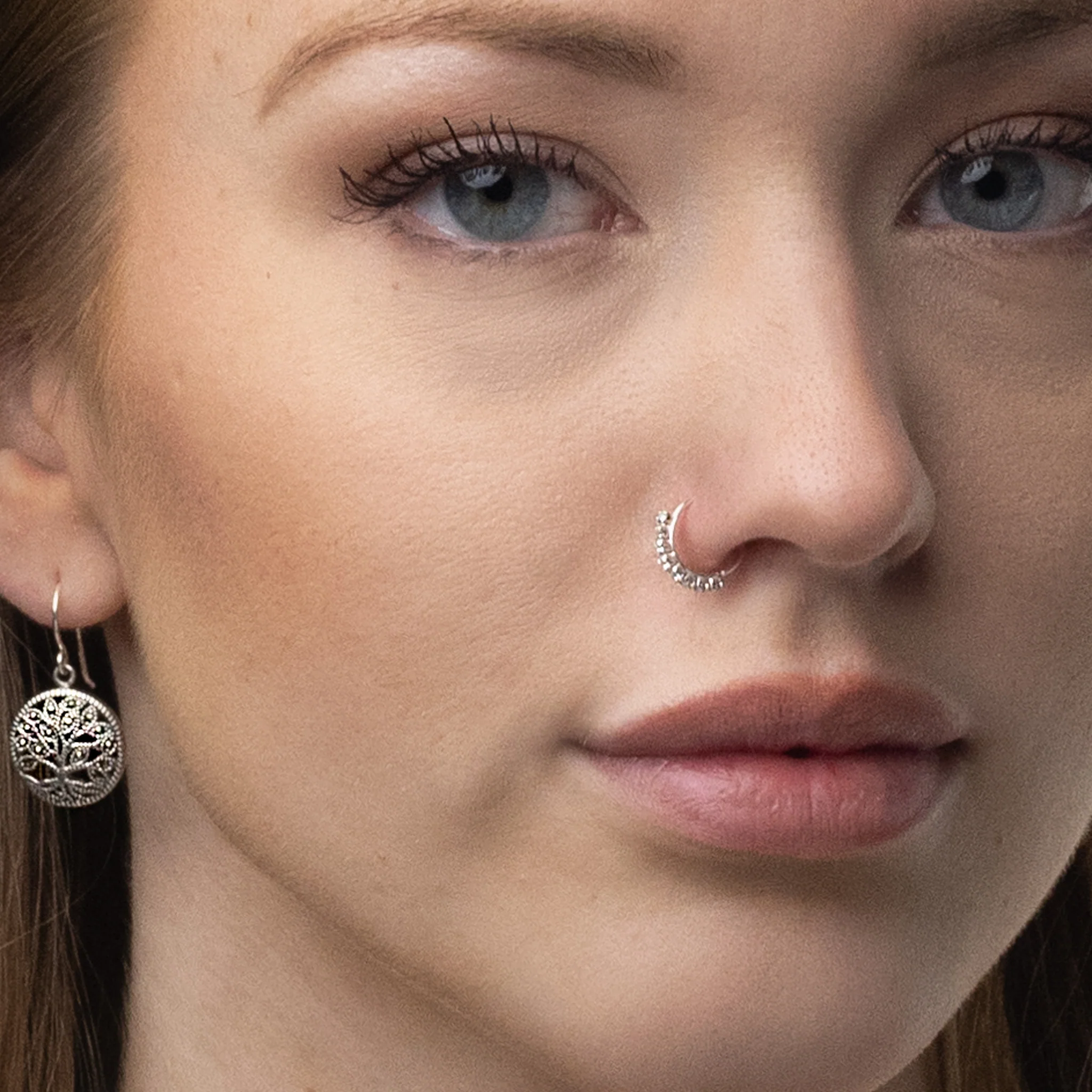 Silver Nose Ring, 8 clear stones - Image 2